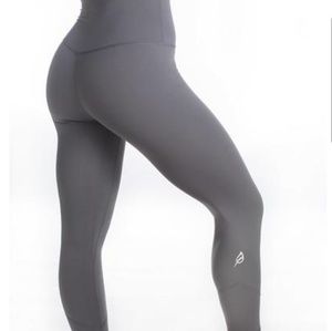 Ptula Alainah ll Legging in Shark Skin size M